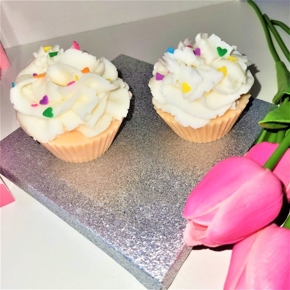 Warm Vanilla Butter Cream Cupcake Birthday Confetti Hearts Scented Soy Wax Melts - Picture 6 of 14